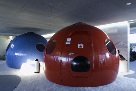 167_F3_meeting_igloo