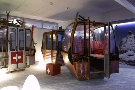 173_F3_meeting_gondola