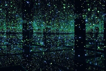 Yayoi Kusama | infinity_mirrored_room_filled_with_the_brilliance_of_life
