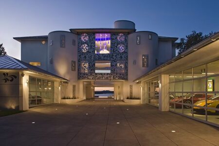 Acquavilla exterior entrada noche. Foto: Coles Hairston | 25 winn 14515 ridgetop terrace elev1