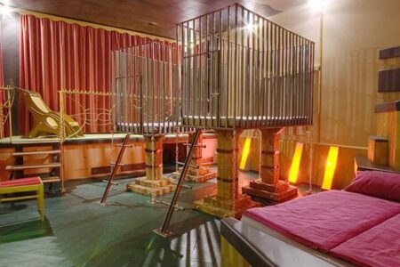 Propeller Island_room24