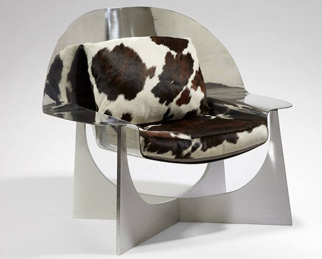 Fauteuil Coque d'aprés le fauteuil by renowned 1950's. Galerie Yves Gastou