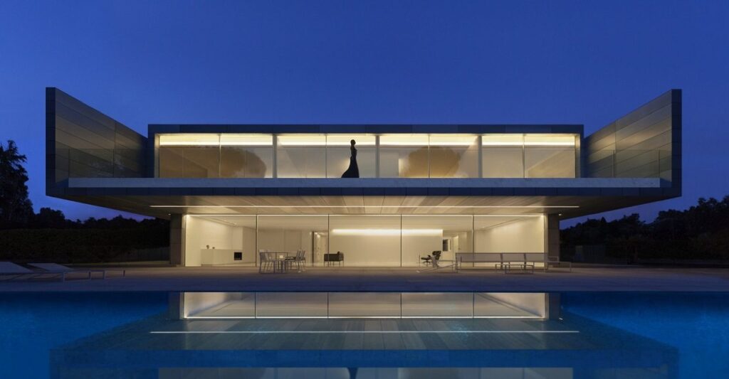 La casa de aluminio de Fran Silvestre se ha construido en la periferia Madrid | cover real