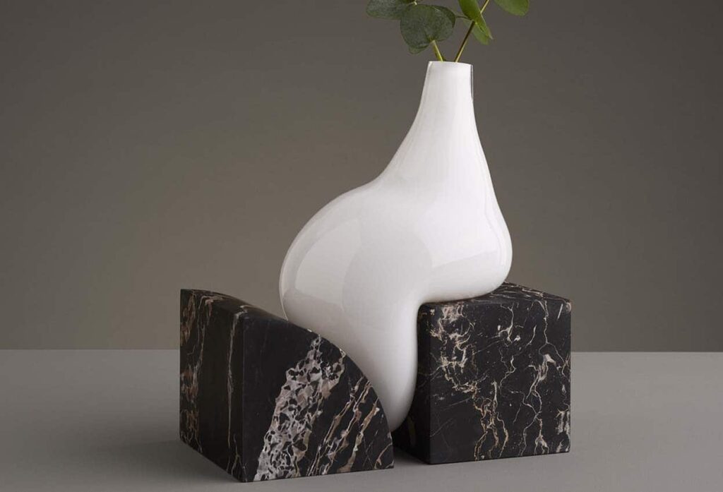 Indefinite Vases. Studio E.O. | slide indefinite_vases_studioeo_01