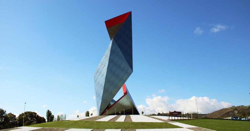 The Crown. Escultura de Daniel Libeskind | slie thecrown daniel_libeskind roomdiseno4 2