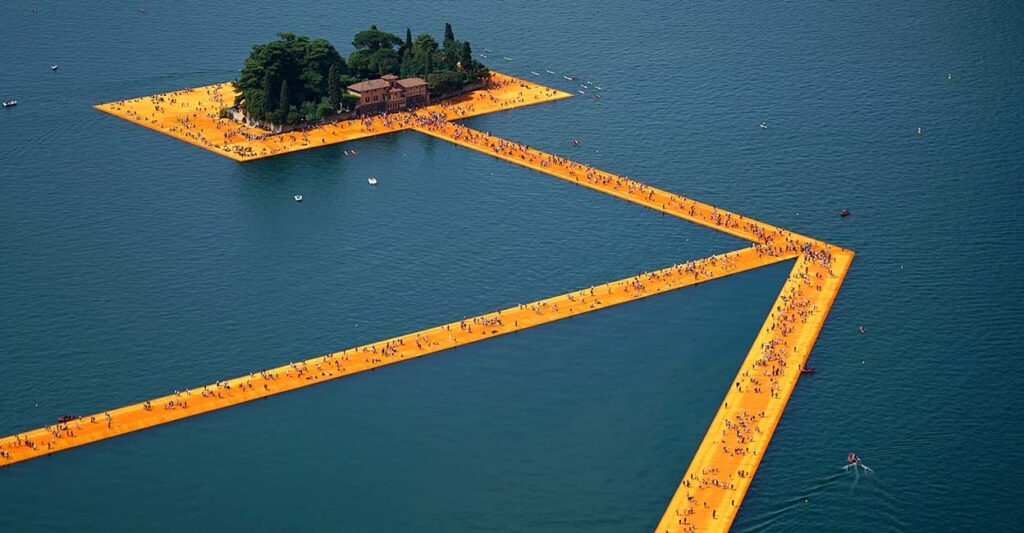 Floating Piers. Christo | slide floating_piers christo roomdiseno14