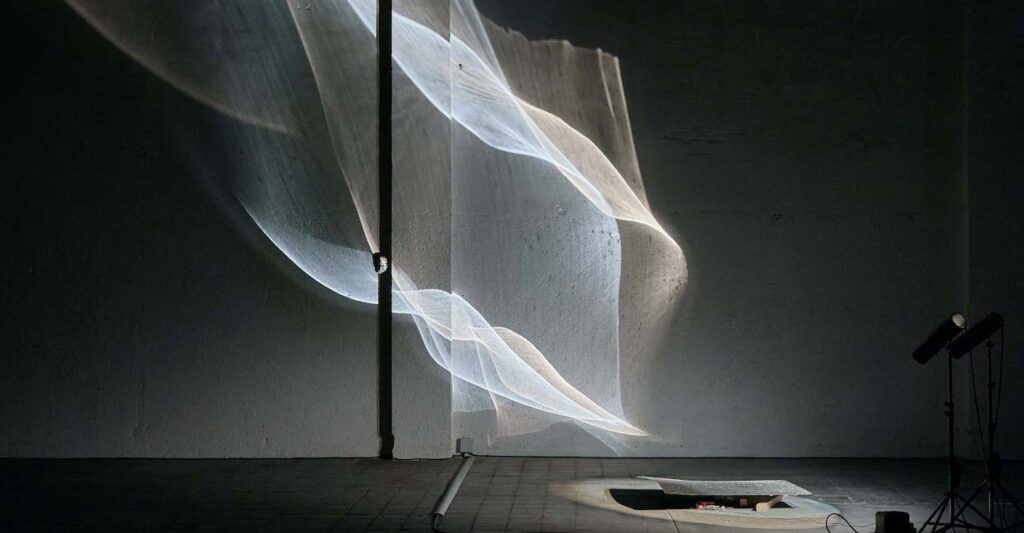 Reflextions. Antoni Arola. Iluminación. | magenta blue