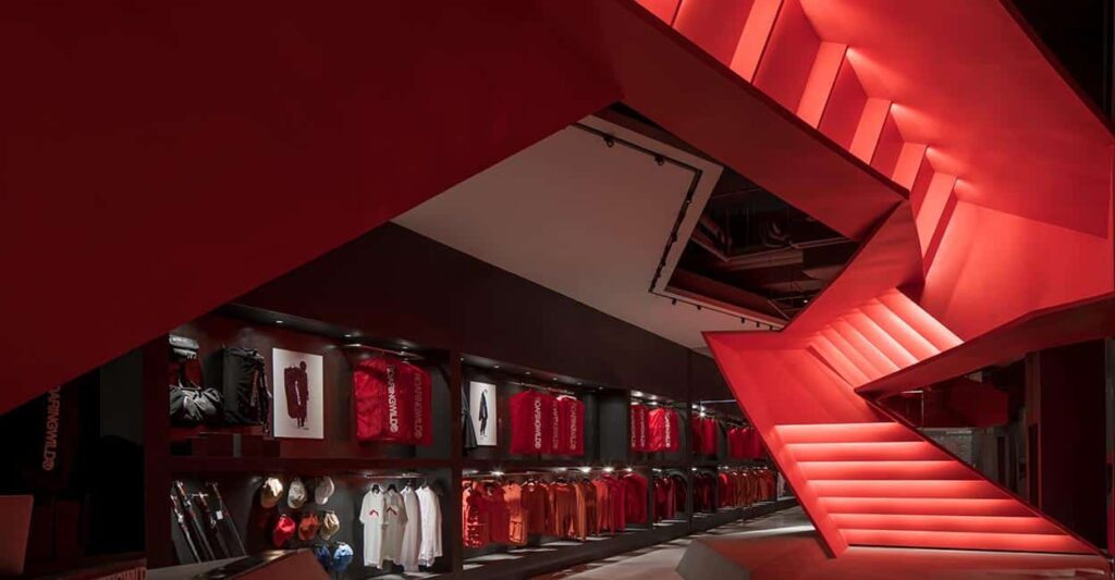 Roaringwild. Escalera roja. Domani Studio | slide roaring_wild roomdiseno