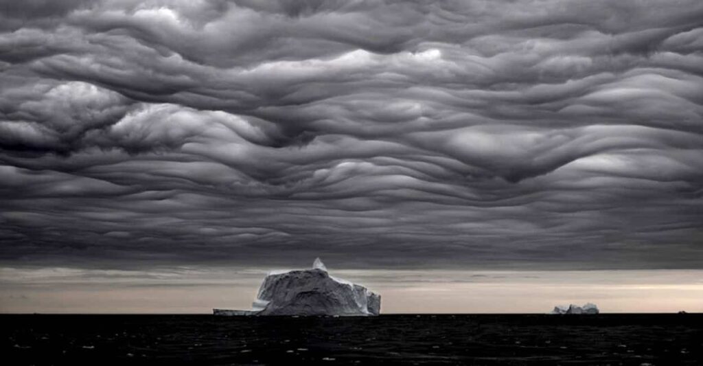 Fernando Moleres. MAdrid Design Festival. Roca MAdrid Gallery | iceberg from jakobshavn glacier in disko bay greenland aug 2014 3