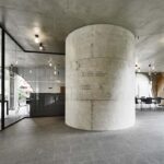 Treehugger. Oficina de Turismo en Bresanona. MoDUS Architects