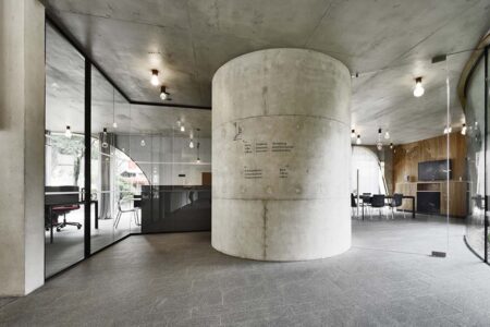 Treehugger. Oficina de Turismo en Bresanona. MoDUS Architects
