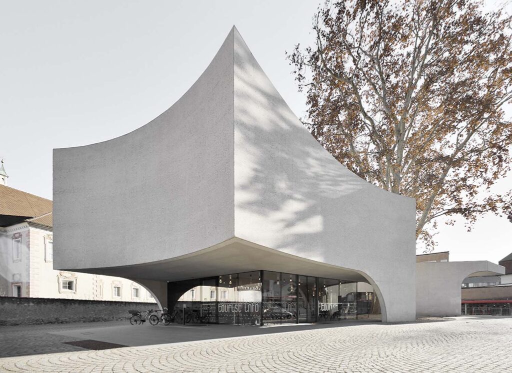 Treehugger. Oficina de Turismo en Bresanona. MoDUS Architects | 01_modusarchitects_treehugger roomdiseno11