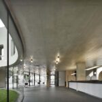 Treehugger. Oficina de Turismo en Bresanona. MoDUS Architects