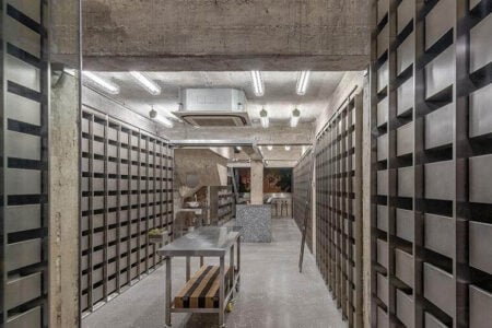 Interiorismo brutalista. Tienda de cosméticos Harmay en Hong Kong. AIM | aim harmay roomdiseno9