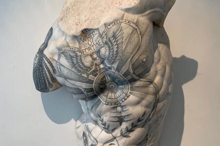 El artista italiano Fabio Viale tatúa obras clásicas de mármol blanco de Carrara | fabio viale roomdiseno2