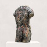 El artista italiano Fabio Viale tatúa obras clásicas de mármol blanco de Carrara | fabio viale roomdiseno5