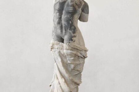 El artista italiano Fabio Viale tatúa obras clásicas de mármol blanco de Carrara | fabio viale roomdiseno6