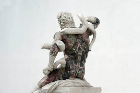 El artista italiano Fabio Viale tatúa obras clásicas de mármol blanco de Carrara | fabio viale roomdiseno8