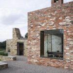 The Parchment Works. Will Gamble. Casa dentro de ruinas de ladrillo | parchment_works will_gamble roomdiseno