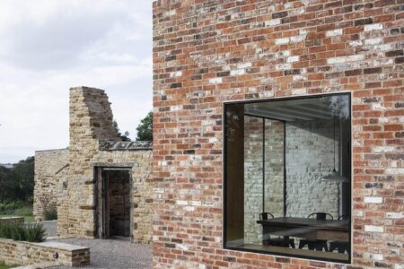 The Parchment Works. Will Gamble. Casa dentro de ruinas de ladrillo | parchment_works will_gamble roomdiseno