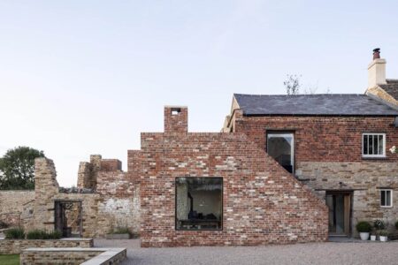 The Parchment Works. Will Gamble. Casa dentro de ruinas de ladrillo | parchment_works will_gamble roomdiseno1