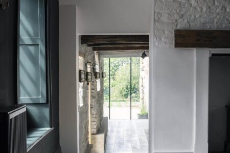 The Parchment Works. Will Gamble. Casa dentro de ruinas de ladrillo | parchment_works will_gamble roomdiseno10