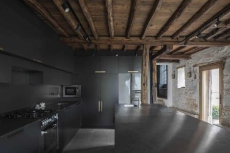 The Parchment Works. Will Gamble. Casa dentro de ruinas de ladrillo | parchment_works will_gamble roomdiseno14