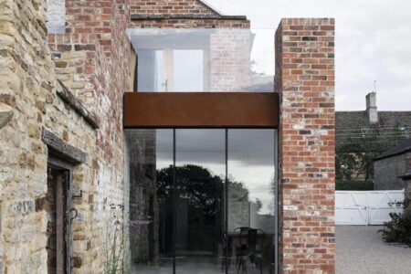 The Parchment Works. Will Gamble. Casa dentro de ruinas de ladrillo | parchment_works will_gamble roomdiseno2