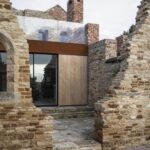 The Parchment Works. Will Gamble. Casa dentro de ruinas de ladrillo | parchment_works will_gamble roomdiseno3