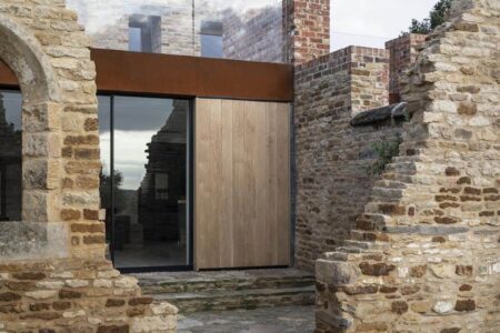 The Parchment Works. Will Gamble. Casa dentro de ruinas de ladrillo | parchment_works will_gamble roomdiseno3