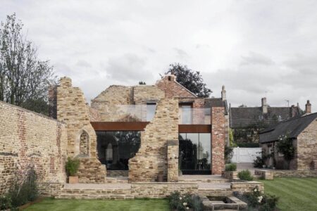 The Parchment Works. Will Gamble. Casa dentro de ruinas de ladrillo | parchment_works will_gamble roomdiseno6
