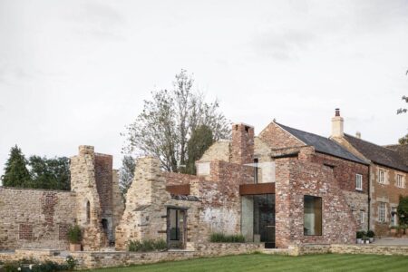 The Parchment Works. Will Gamble. Casa dentro de ruinas de ladrillo | parchment_works will_gamble roomdiseno7