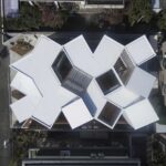 Casa en Hokusetsu. Arquitectura geométrica. Casa japonesa | 01house_in_hokusetsu_drone135