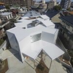 Casa en Hokusetsu. Arquitectura geométrica en japonesa. Tato Architects | 02house_in_hokusetsu_drone137