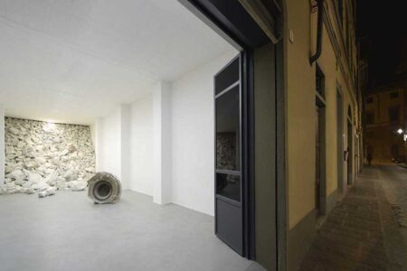 Root’la. Una intervención escultórica monumental de Fabio Viale. Galería Poggiali. Florencia | fabio_viale roomdiseno2