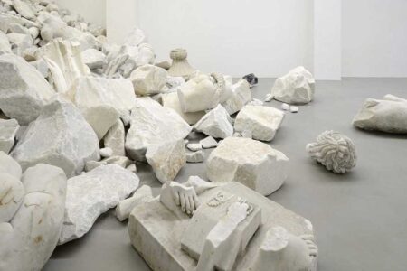 Root’la. Una intervención escultórica monumental de Fabio Viale. Galería Poggiali. Florencia | fabio_viale roomdiseno5