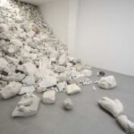Root’la. Una intervención escultórica monumental de Fabio Viale. Galería Poggiali. Florencia | fabio_viale roomdiseno7