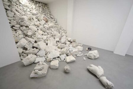 Root’la. Una intervención escultórica monumental de Fabio Viale. Galería Poggiali. Florencia | fabio_viale roomdiseno7