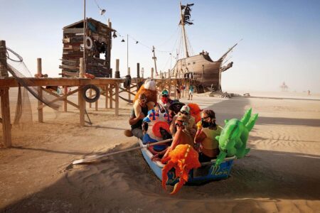 Fotos: NK Guy. Taschen. Del libro Art of Burning Man | burning_man pop_up_city roomdiseno3