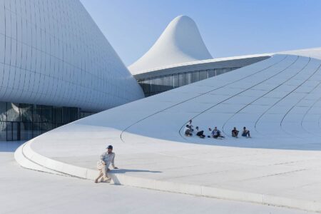 Heydar Aliyev Centre. Baku, Azerbaijan. Zaha Hadid Architects. Foto: Iwan Baan | h aliyev 13 07 zha 1342