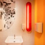 Estudio EEBA Heladería con interiorismo inspirado en la Bauhaus | galia_heladeria eeba roomdiseno1