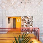 Estudio EEBA Heladería con interiorismo inspirado en la Bauhaus | galia_heladeria eeba roomdiseno8