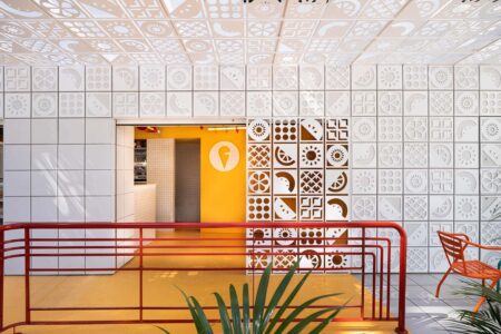Estudio EEBA Heladería con interiorismo inspirado en la Bauhaus | galia_heladeria eeba roomdiseno8