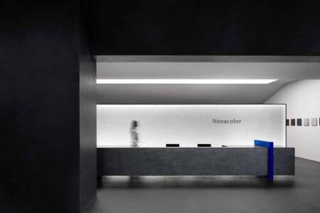 Novacolor Showroom. Un ambiente gris lleno de color | novacolor roomdiseno