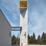 Iglesia de María Restituta. Iglesia futurista de Atelier Štěpán | stepan_marek_kostel_lesna_05