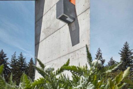 Iglesia de María Restituta. Iglesia futurista de Atelier Štěpán | stepan_marek_kostel_lesna_07