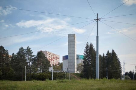 Iglesia de María Restituta. Iglesia futurista de Atelier Štěpán | stepan_marek_kostel_lesna_12