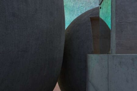 Iglesia de María Restituta. Iglesia futurista de Atelier Štěpán | stepan_marek_kostel_lesna_27