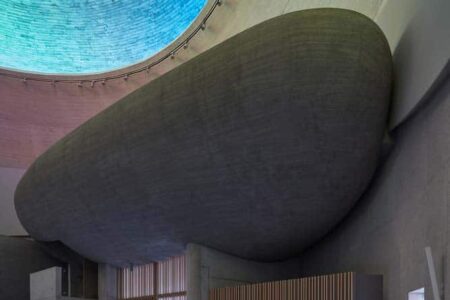 Iglesia de María Restituta. Iglesia futurista de Atelier Štěpán | stepan_marek_kostel_lesna_28
