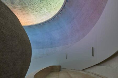 Iglesia de María Restituta. Iglesia futurista de Atelier Štěpán | stepan_marek_kostel_lesna_31